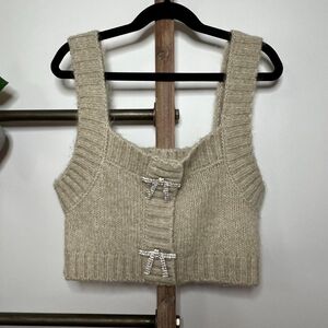 Elegant Beige Knit Crop Top